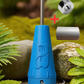 Ein Bundel mit dem Hellblau Umweltfreund auf dem Bild neben dem Hellblau Umweltfreund, ist ein Magnet und eine Mülltütenroll zu sehen.